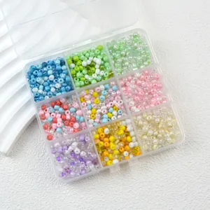 Bunte Glasperlen in einer 9-Fächer-Aufbewahrungsbox, perfekt für DIY-Schmuckherstellungssets.