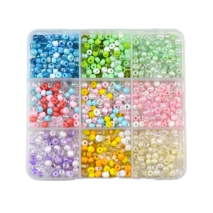 Bunte Glasperlen DIY Bastelset im 9-Fächer-Aufbewahrungsbox für handgemachten Schmuck.