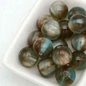 Gros plan détaillé de perles œil de chat gélifiées de 12 mm pour bijoux et loisirs créatifs.