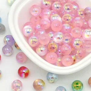 Primer plano detallado de cuentas redondas de resina gelatina galvanizada UV, ideal para joyas.