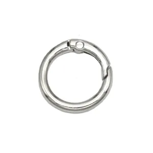 Silberner Metall-Federring Karabiner für Schlüsselanhänger Taschen und Hardware Zubehör.
