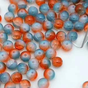 Gros plan perles de verre craquelé bleu orange, perles en cristal rondes pour bijoux DIY.