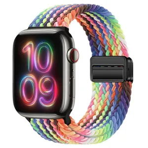 Kleurrijke gevlochten nylon smartwatch band met magnetische sluiting detailweergave.