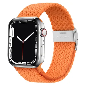 Bracelet de montre en nylon tressé orange avec boucle en métal pour montre connectée.