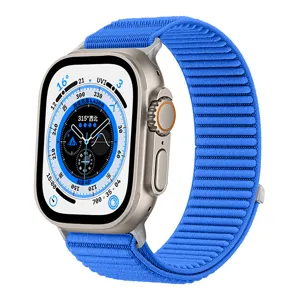 Detailansicht des Ersatzarmbands kompatibel mit Smartwatch blaues gewobenes Uhrenarmband