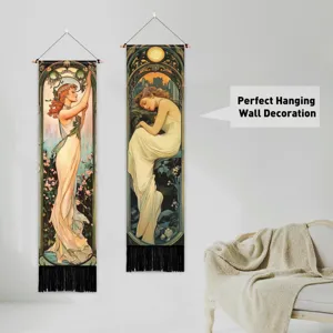 Tenture murale vintage de style Art Nouveau avec une tige en bois et de belles franges.