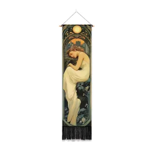 Tenture murale style Art nouveau avec femme endormie et franges, idéale pour chambre.
