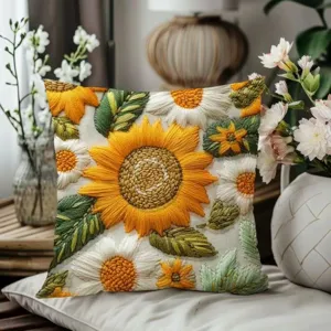 Vue détaillée de la housse de coussin vintage brodée de tournesols et marguerites, chic.