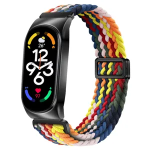 Vue détaillée du bracelet de montre intelligent en nylon tressé coloré avec boucle magnétique.