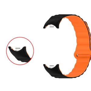 Σιλικονικό μαγνητικό λουράκι smartwatch δίχρωμο με μεταλλικά στοιχεία για καθημερινή χρήση.