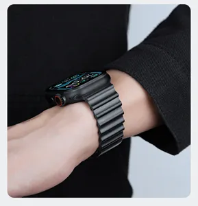 Bracelet de montre magnétique en métal pour smartwatch, finition noire élégante et moderne.
