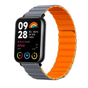 Detailansicht der Smartwatch mit zweifarbigem magnetischen Silikonarmband für den Alltag.