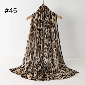 Modischer leo druck baumwollmischung leichtes schal und tuch fuer damen mode stil.