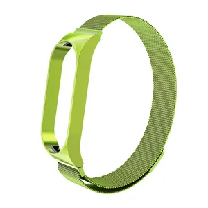 Correa de repuesto de metal milanesa para pulsera inteligente con cierre magnético verde.