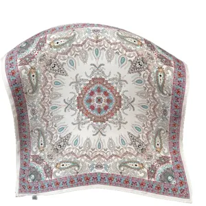 Élégant carré de soie avec motif cachemire floral vintage, foulard luxueux pour femmes.