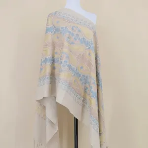 Beige kasjmier gevoel paisley geborduurde winter sjaal, stijlvolle luxe reissjaal voor dames.