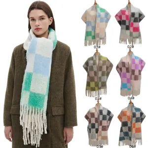 Damen Winter Warmer Quasten Karierter Schal Mode Europäisch Amerikanischer Stil Polyester Loop Garn Weicher Täglicher Halswickel