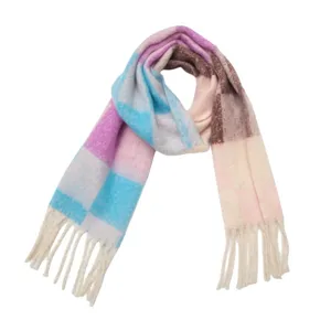 Gemütlicher Pastell Karo Winterschal mit weichen Fransen, stilvolles warmes Damenaccessoire.