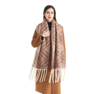 Autumn winter polyester chunky yarn plaid tassel scarf detailed showcase view right here.