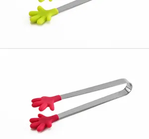 Nahaufnahme von Mini-Edelstahl-Zangen mit süßen Silikon-Handspitzen in bunten Farben.