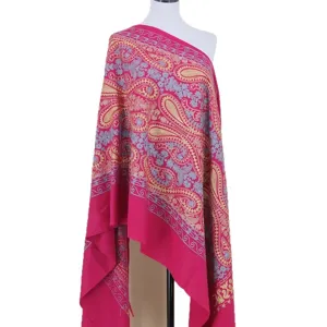 Elegante roze kasjmier stijl sjaal met paisley borduurwerk voor herfst en winter.