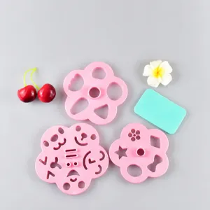 Stampi da Forno a Espressione Facciale di Cartoni Animati Maker di Polpette di Riso in Plastica Strumento di Embossing per Dolci Fondant Cucina
