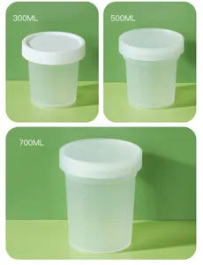 Dettaglio bicchiere da dessert in plastica opaca, vasetto traslucido con coperchio, tre misure.