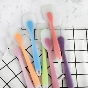 Set di spatole in silicone colorate per cottura, crema di torte e miscelazione, utensili cucina.