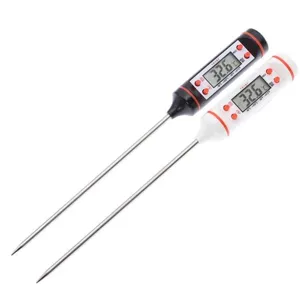 Digitale Lebensmittel-Sonde Thermometer Detailansicht schwarzer und weißer Küchenhelfer.