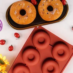 Stampo per ciambelle in silicone rosso per cottura domestica, teglia flessibile antiaderente.
