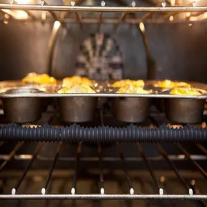 Striscia di protezione per griglia da forno in silicone resistente al calore per cucina.