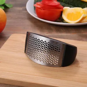Stainless steel garlic press manual curved garlic mincer kitchen tool for easy cooking