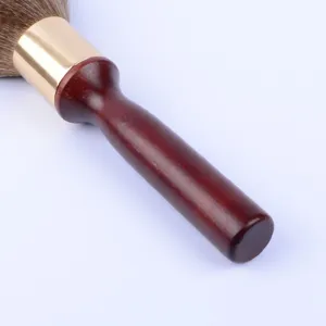 cepillo de pelo con mango de madera vista detallada cerdas suaves herramienta de limpieza