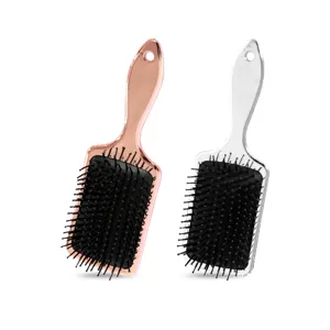 Spazzola capelli con cuscino galvanizzato e perni per styling liscio e cura del cuoio capelluto.
