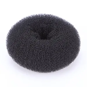 Créateur de chignon en nylon noir anneau de style donut pour coiffures élégantes, accessoire.