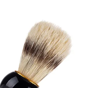 Blaireau de rasage pour homme poignee noire anneau dore poils denses pour rasage humide quotidien