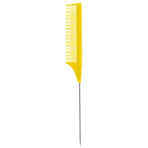Professioneller Metallstielkamm in leuchtendem Gelb für Haarstyling und Friseursalon-Strähnen.