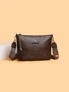 Elegante borsa a tracolla marrone da donna in pelle PU con ampia tracolla etnica alla moda.