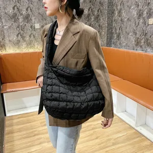 Fashion quilted puffer shoulder bag, large capacity casual tote bag for women daily wear.