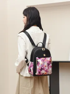 Stylischer Damenrucksack aus leichtem Nylon-Oxford-Gewebe mit schickem Blumen-Frontfach.