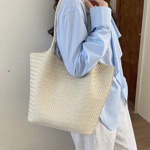 Woven tote bag for women, large capacity leather shoulder bag for daily commute and travel.