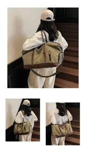 Vue détaillée du grand sac de voyage en toile avec bordure en cuir marron et bandoulière pratique.