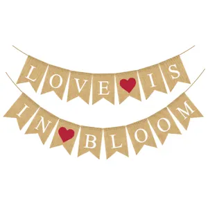 Banderole en toile de jute love is in bloom guirlande mariage fete decoration rustique