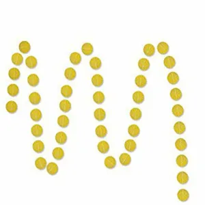 Détails en gros plan de guirlande de points en papier pailleté doré pour fond de fête.