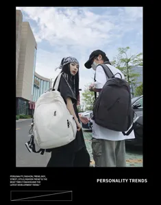 Minimalistiko sakidio megalis horitikotitas koreatikou styl gia foitites kathimerina