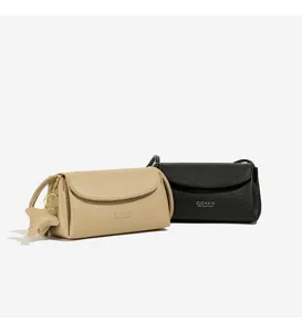Retro minimalist women's leather crossbody shoulder bag, fashionable casual daily commute purse.