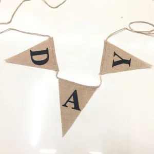 Jute vlaggenlijn driehoek vlag feest decoratie met letters DAY rustieke slingers banner.