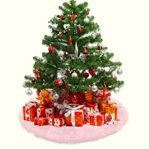 Detailaufnahme des rosafarbenen Plüsch-Christbaumrocks, dekoriert mit Geschenken und Baum.