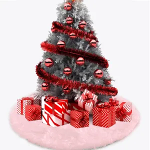 Rosa Plüsch Christbaumrock Detailansicht, weiche Kunstfell Weihnachtsfeier Dekoration.