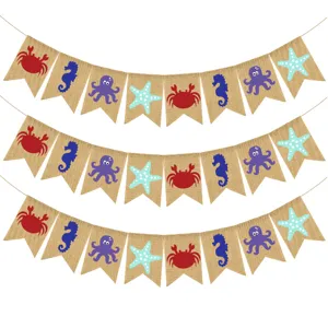 Jute vlaggenlijn set met zeedieren motief voor kinderkamer decoratie feestelijke sfeer.